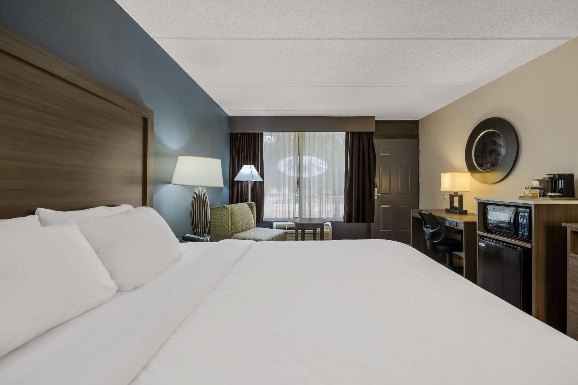 Inn Quality Asheville Airport 2*