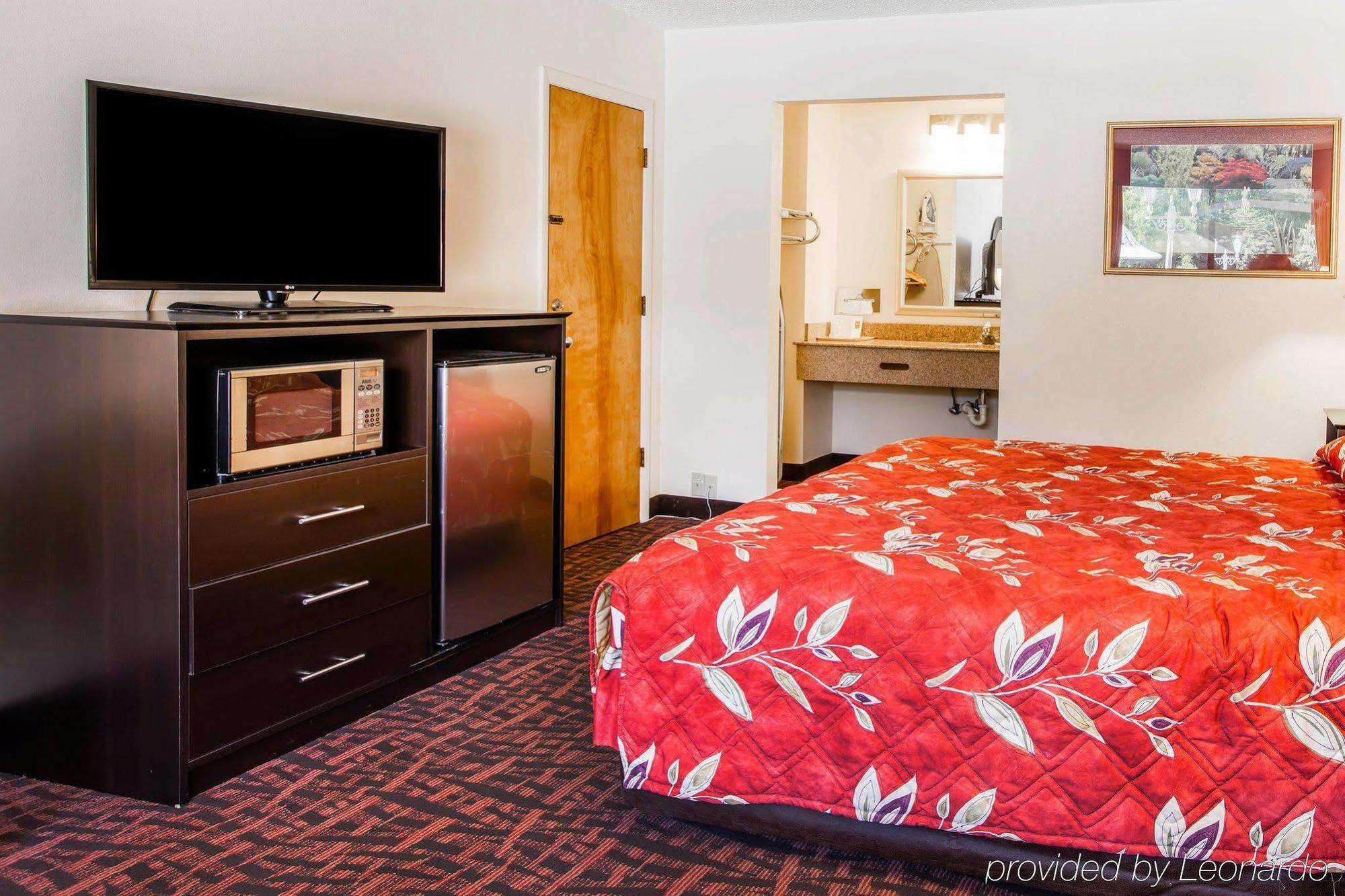 Quality Asheville Airport Inn 2*