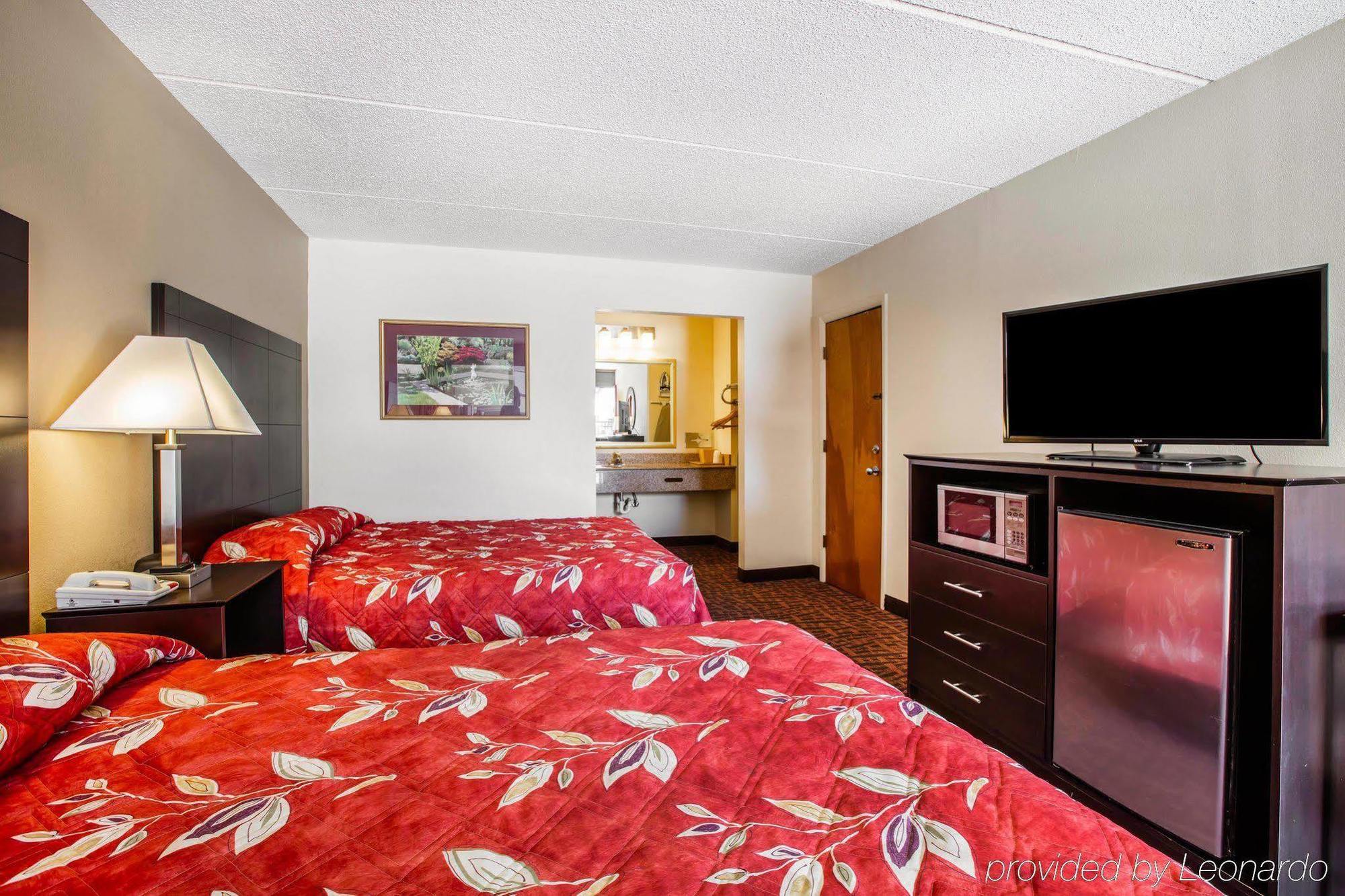 Inn Quality Asheville Airport 2*
